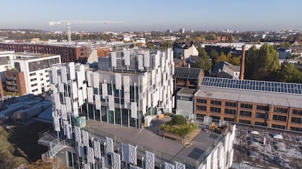 Since 2018, the 4th floor of Schützenstrasse 5 in Hamburg, Germany, has been a new office. floor of Schützenstrasse 5 in Hamburg has been the German headquarters of Galaxus