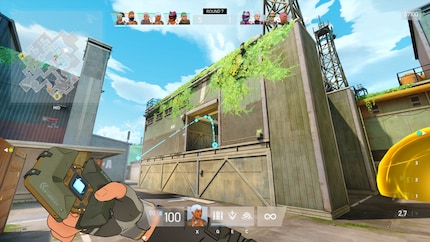 The Puck behaves like a grenade, with it you determine the spawn of your Specter.