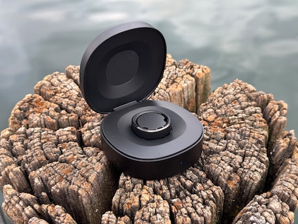 Das Charging Case lädt den Ring schnell und unkompliziert.