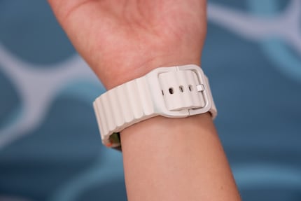 Il cinturino bianco del Galaxy Watch 7 è soggetto a macchie.