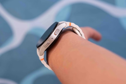 Gli smartwatch sono solitamente troppo grandi per il mio polso. Il Galaxy Watch 7 è al limite.