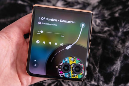 Le téléphone pliable fonctionne aussi comme un petit lecteur MP3.