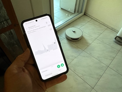 Like many other robots, the Samsung scans the balcony through the glass door.
