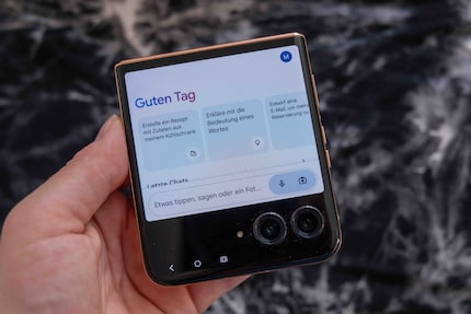 Sur l’écran externe, Gemini répond à vos questions et exécute vos ordres.