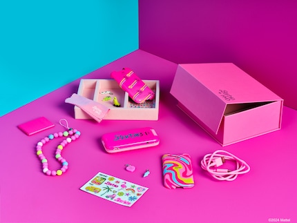 Le Barbie Phone est accompagné de quelques gadgets.