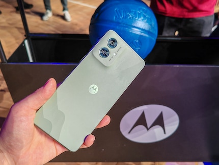 Se i colori non fossero diversi, potresti scambiare il Moto G55 per un G35.