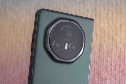 Le telecamere sono state leggermente migliorate. Si nota anche il nuovo modulo ottagonale della fotocamera.