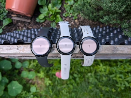 Anche nella versione da 41 mm il display è più grande di quello del Pixel Watch 2 (a destra). A tal fine, Google ha ridotto i margini del 16 percento.