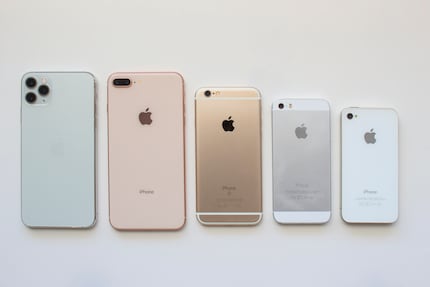Ein paar alte iPhones. Von links nach rechts: 11 Pro, 8 Plus, 6S, 5S, 4.