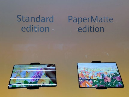 The Matepad Pro 12.2 has a tandem OLED with paper matte finish, and thus has no annoying reflections.