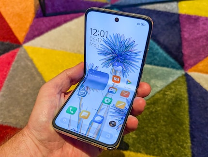 Das innere Display lässt sich auch gefaltet nutzten.
