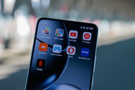 Die vorinstallierten Drittanbieter-Apps befinden sich auf dem Startbildschirm und haben mit «Mehr Apps» einen eigenen Ordner.