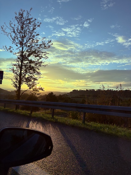 The light doesn’t outshine everything.
