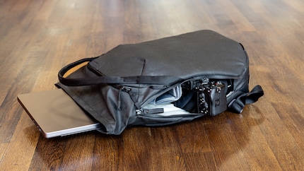 Der Totepack lässt sich innen mit Klett-Polstern individuell einteilen.