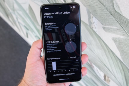 The MC02 shows the app’s power consumption under the two dials.