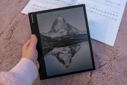 The Inkpad Eo offers space for notes and brightly coloured comics.
