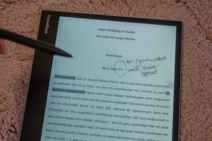 You can highlight text in colour, but it’s a test of patience.