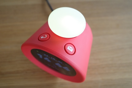 The control knob and the two additional buttons.