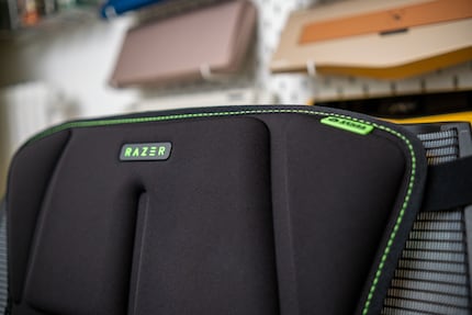 Beim Design gibt sich Razer spartanisch: wenig grüne Akzente und einzig das Logo ist beleuchtet.