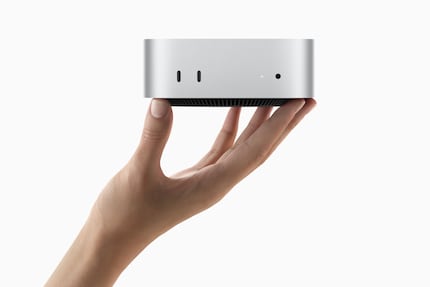 Il Mac Mini dal davanti. Il lettore di schede SD probabilmente non ci sta più dentro.