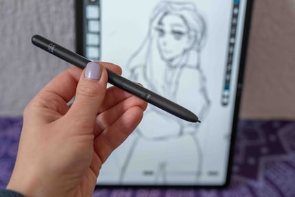 Lo stilo di XP-Pen è comodo da tenere in mano.