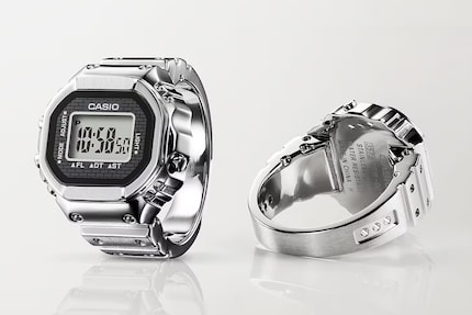 Ohne Finger zum Größenvergleich könnte es auch eine Armbanduhr sein.