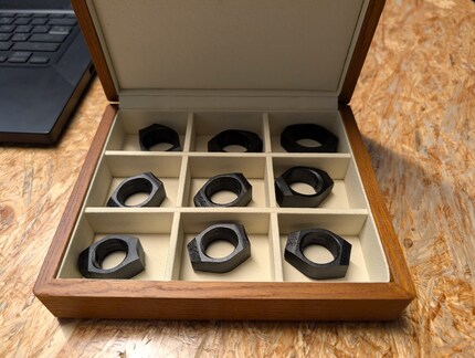 L'anello «Padrone» è disponibile in nove misure.