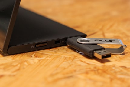Mein Testgerät belegt nicht nur eine USB-C-Buchse, sondern bietet auch eine an.