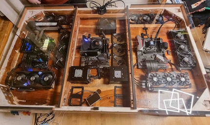 Il setup della scrivania di Jannis è stato prodotto durante il suo apprendistato da elettricista.