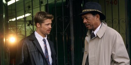 Mills (Pitt) e Somerset (Freeman) sono due uomini che combattono dalla stessa parte, ma non potrebbero essere più diversi.