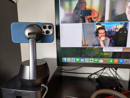 J'ai utilisé l'iPhone sur le support Belkin entre autres comme webcam pour des appels vidéo - ici avec la caméra principale.