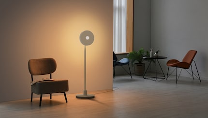 When the projector is not in use, it serves as an LED lamp.