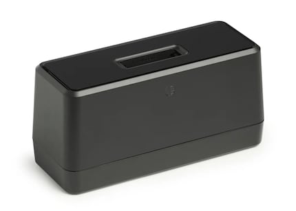Lo Swippitt sembra un tostapane, ma cambia la batteria dello smartphone.