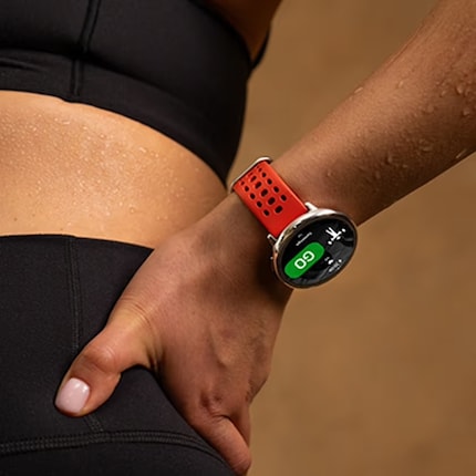 La montre peut suivre la course à pied et plus de 160 autres sports.