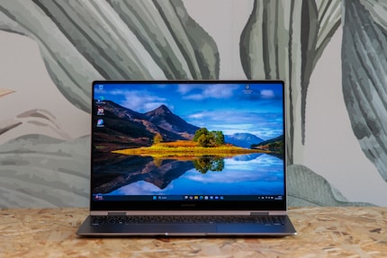 The Galaxy Book5 Pro 360 can also be used as a laptop.