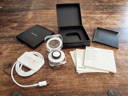 Il Galaxy Ring dopo l'unboxing.
