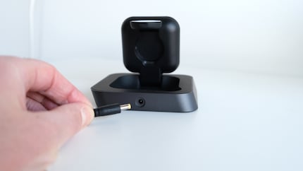 Von wegen USB-C, die Zens-Ladestation ist mit einem eigenen Stecker ausgestattet.