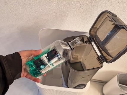 Basta un poco di collutorio, perché l'acqua di scarico non inizi a puzzare subito.