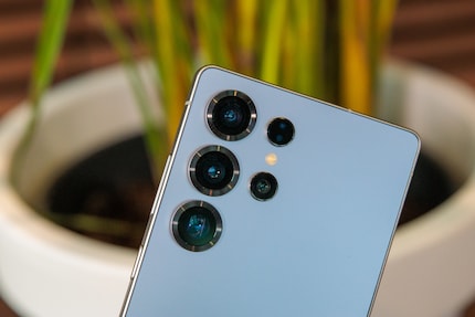 The Galaxy S25 Ultra has been given a new ultra-wide-angle camera.