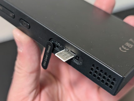 Il router Zyxel è l'unico ad avere lo slot per la scheda all'esterno, così posso cambiare rapidamente la scheda SIM.