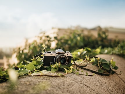 La OM-3 si ispira al design delle vecchie fotocamere a pellicola.