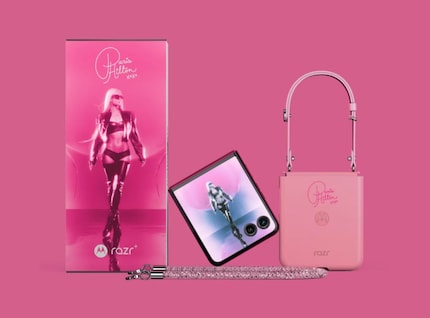 L'edizione limitata del Razr Plus con custodia e due cinturini abbinati.
