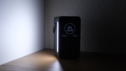 Der LED-Streifen liefert genug Licht um ein dunkles Zimmer einigermassen zu beleuchten. Besonders, wenn du es gegen eine weisse Wand richtest.