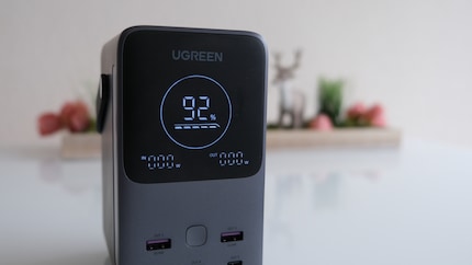 Viel Display, eher wenig Informationen. Puristen dürfen die Konzentration aus Wesentliche lieben.