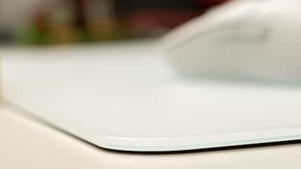 Il mouse scivola quasi senza problemi sul vetro.