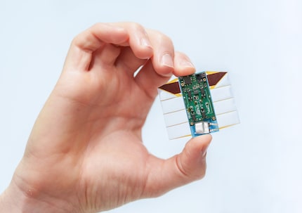 Der Mini-Roboter misst nur 45 x 55 Millimeter.