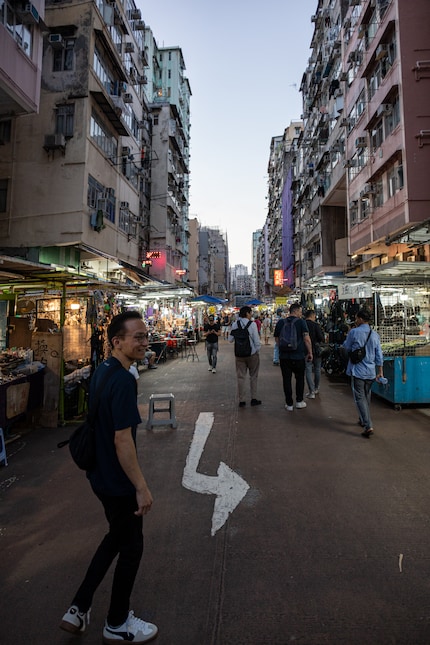 Tra le vie di Hong Kong – scatto con l'obiettivo 21mm (f.3.5 / 1/200 / ISO 800).