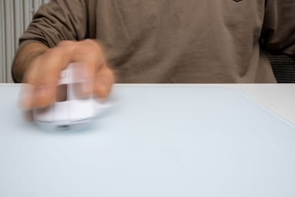 La M6 4K glisse aussi bien qu’une souris de jeu.