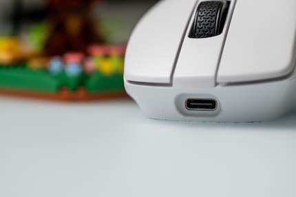Si la M6 4K venait à s’essouffler, je la chargerais via USB-C.