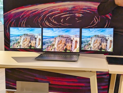 Au lieu d'un seul écran, vous pouvez en utiliser trois pour le multitâche.